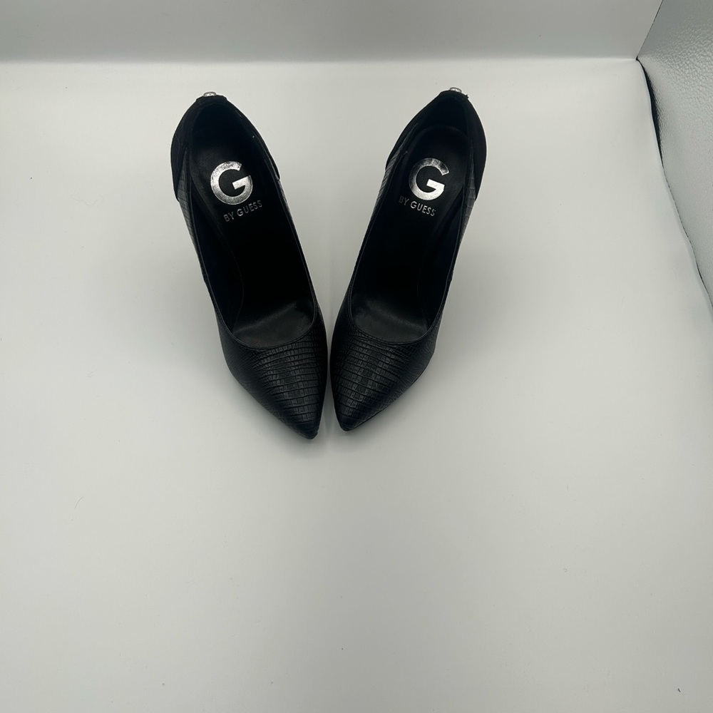 G by Guess Women's Textured Black Heels